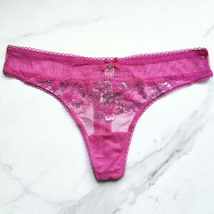NWT BODY BY VICTORIA SHIMMER LACE-FRONT THONG PANTY IN FUCHSIA FRENZY SIZE MEDIU